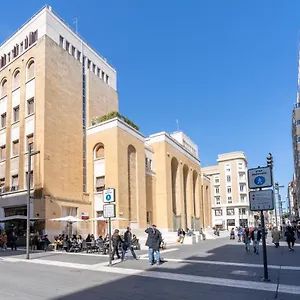 & Elegant Near The Station , Bari Italia